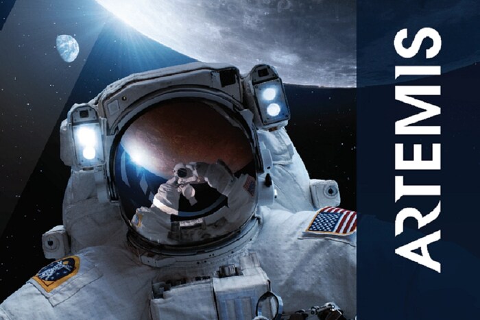 NASA अंतराळवीर सध्या स्पेस स्टेशन (ISS) वर वापरत असलेला स्पेस सूट 1970 मध्ये स्पेसवॉकसाठी (Spacewalk) विकसित करण्यात आला होता. पाणी अजूनही कुलंट म्हणून वापरले जात असताना, नासाचा असा विश्वास आहे की अजूनही सुधारण्यासाठी भरपूर वाव आहे. नवीन स्पेस सूटसाठी, स्पेस सूटची पुढील पिढी विकसित करण्यासाठी NASA त्याचे डिझाइन, संशोधन आणि डेटा व्यावसायिक उद्योगांसह सामायिक करणार आहे. (फोटो: नासा)