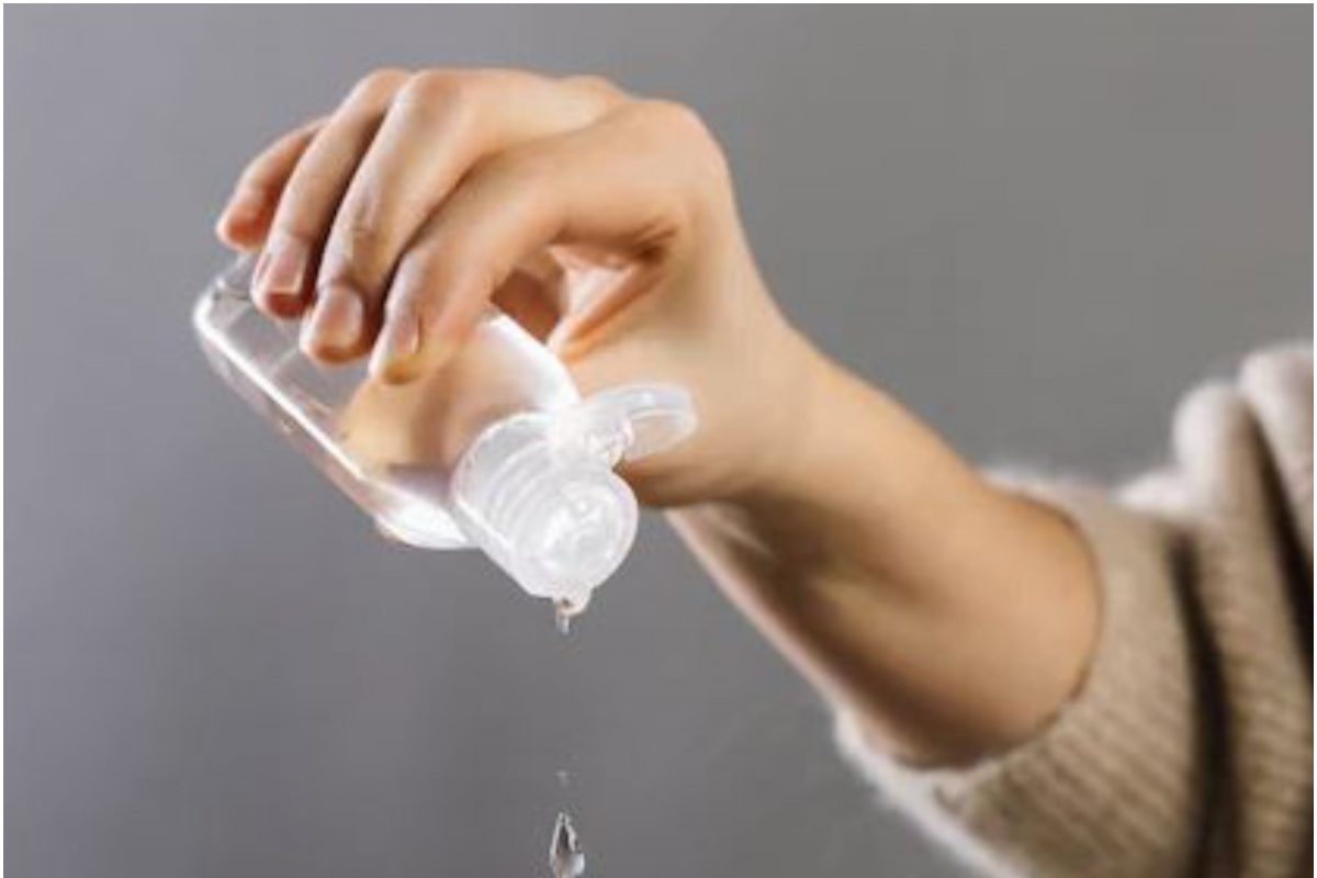 डॉक्टरांचा इशारा! या शहरात सॅनिटायझर पिऊन लोक करतायेत आत्महत्येचा प्रयत्न