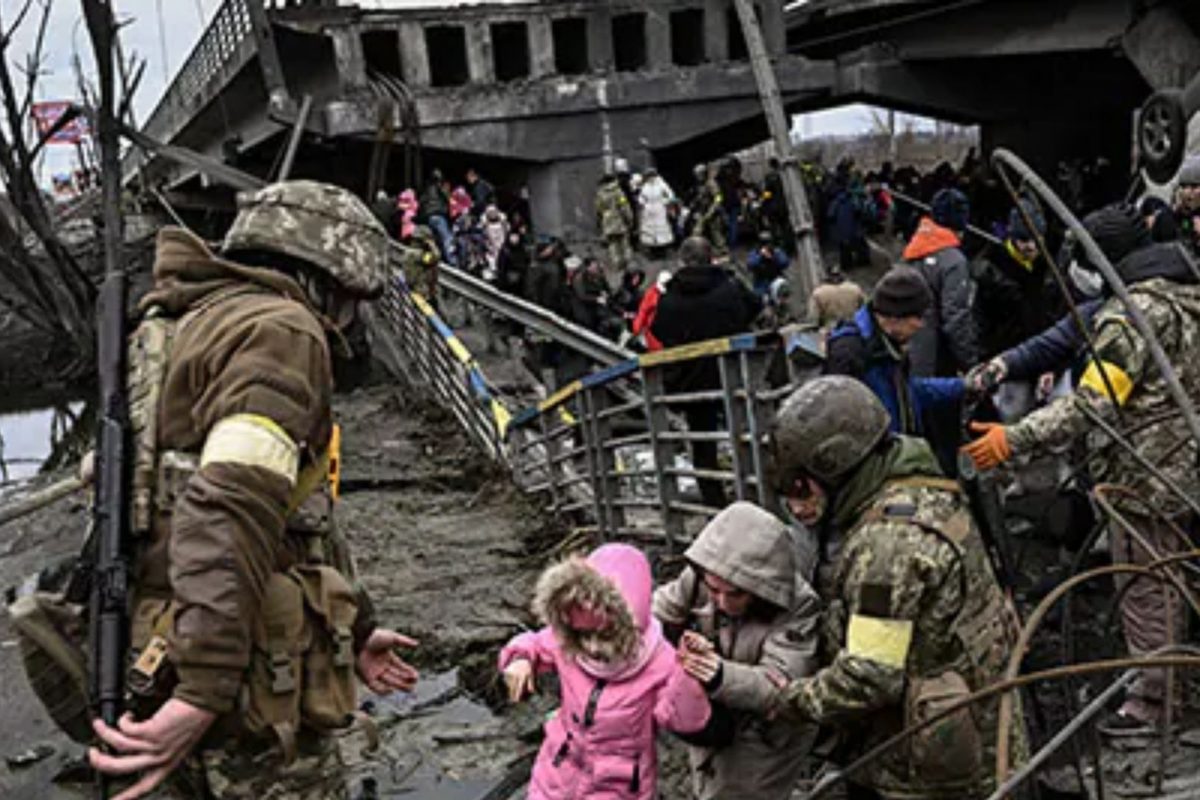 Mariupol : युक्रेनियन सैनिकांना रशियाचा इशारा, शस्त्रे खाली ठेवली तर मिळेल जीवदान; नाहीतर..