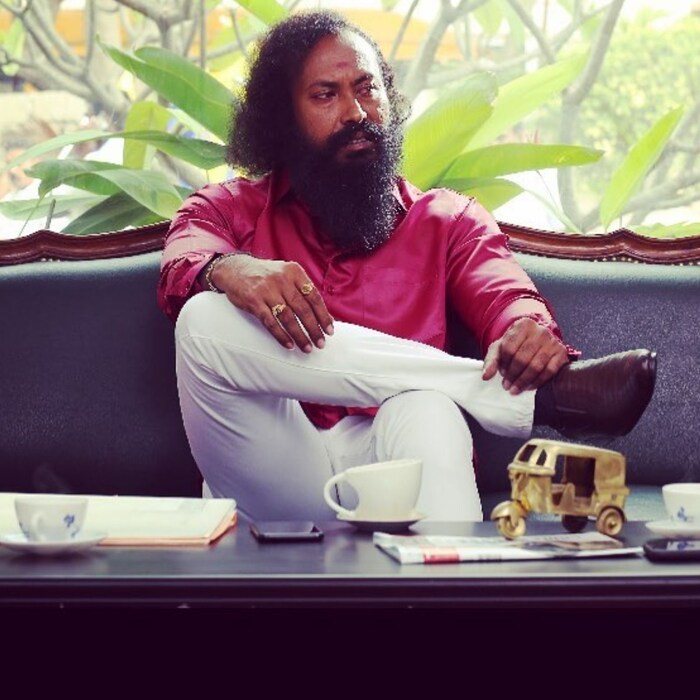 केजीएफ 2 मध्ये देखील रामचंद्र राजूचा कॅमिओ पाहायला मिळणार आहे. केजीएफच्या पहिल्या चॅप्टरने रातोरात रामचंद्र राजूचे आयुष्य बदलून टाकले. त्याच्याकडे आता चित्रपटांच्या ऑफर्सची रांग लागल्याचेही म्हटले जाते. (Photo Credit - Ramachandra Raju Instagram)