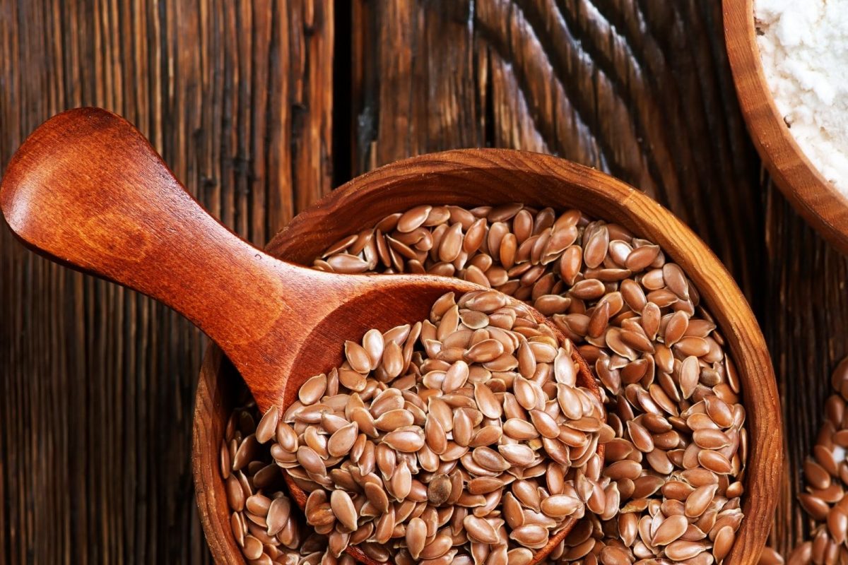 Flax seeds: लांबसडक, सुंदर केसांसाठी जवसाच्या बिया वापरा; केसांच्या अनेक प्रॉब्लेम्सवर नेमका उपाय