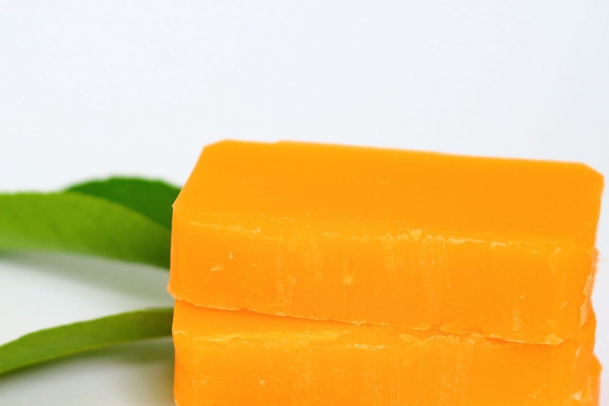 घरच्या-घरी असा बनवा संत्र्याच्या सालीचा साबण; स्किनसाठी आणखी काही करण्याची नाही गरज