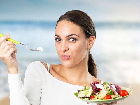 निरोगी आणि पौष्टिक आहार (nutritious diet) खूपच फॅन्सी आणि महाग असतो, असे अनेकांना वाटते. पण तसं नाही आपल्या घरात अधूनमधून बनवले जाणारे काही पदार्थही खूप हेल्दी असतात. त्यामुळे आपले आरोग्य अधिक चांगले राहते, त्याविषयी जाणून घेऊया.