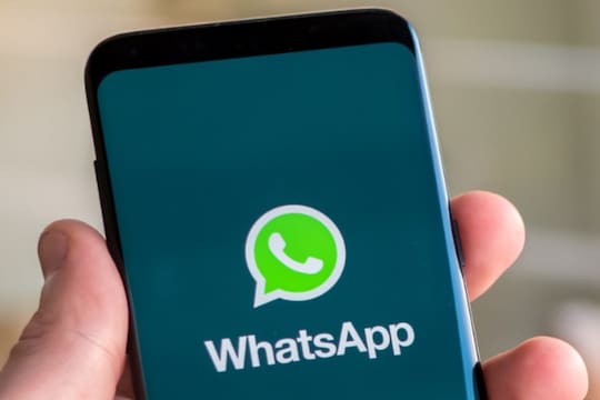 व्हॉट्सअ‍ॅपवर खास मित्रानं ब्लॉक केलंय; `ही` ट्रिक वापरून तुम्हीच स्वतःला करू शकता अनब्लॉक