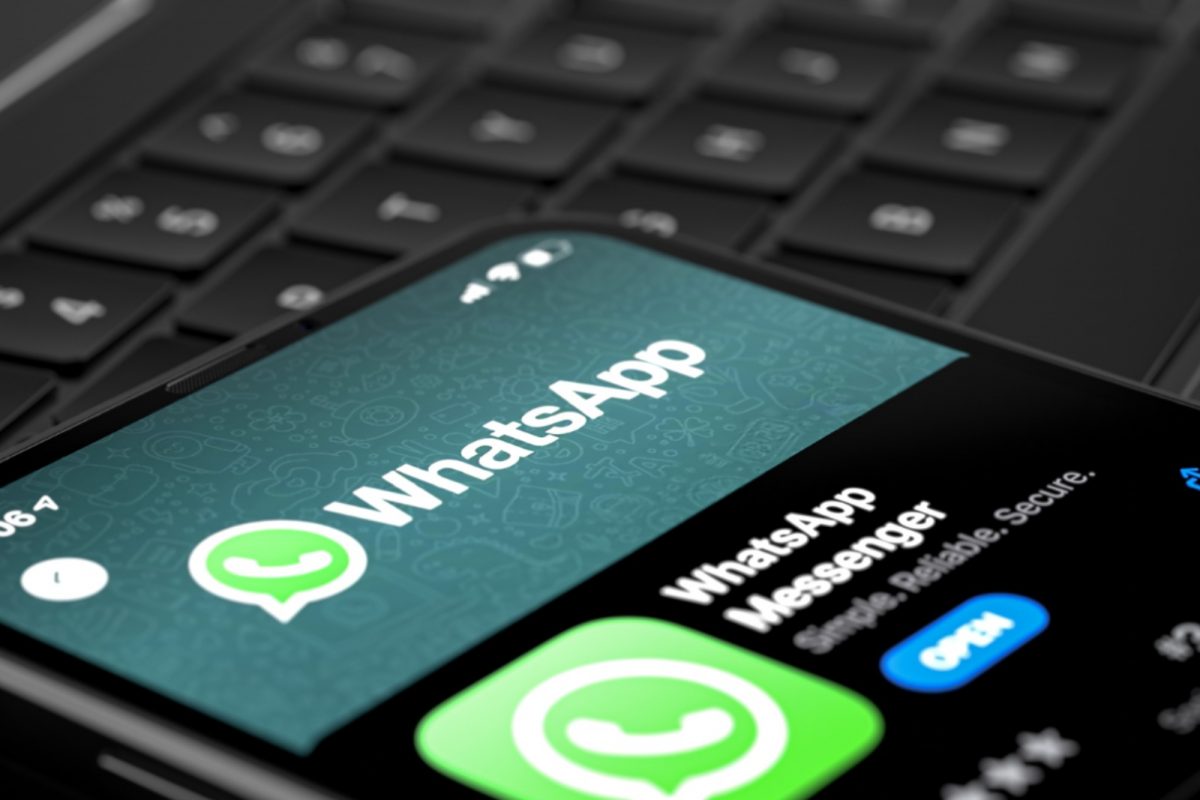 तुमचे WhatsApp Chat तुमच्या नकळत वाचले जातात? लगेच बंद करा ही सेटिंग