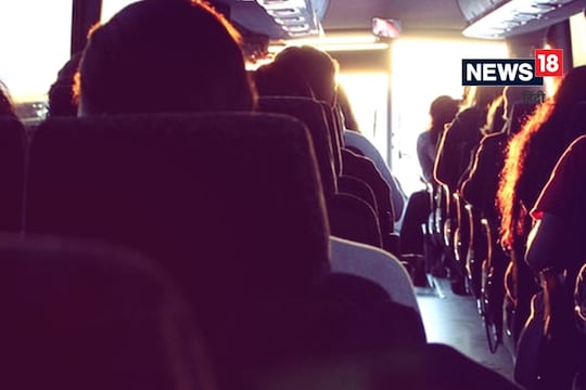 Happy Journey : उन्हाळ्यात प्रवास करताना या गोष्टींची काळजी घ्या; हेल्थ खराब नाही होणार