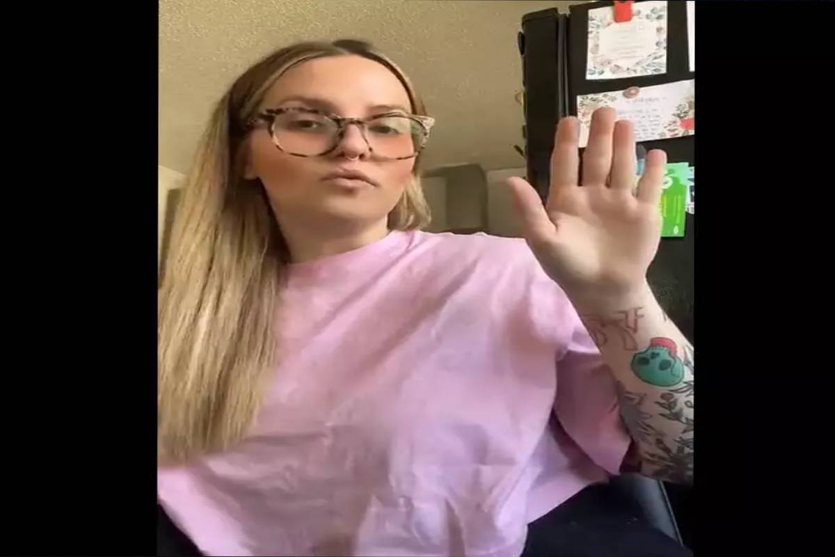 आईने दिला तिळ्या मुलींना जन्म, तरीही तिसरी बहीण मोठ्या दोघींहून 4 वर्षांनी लहान! कसं घडलं हे?