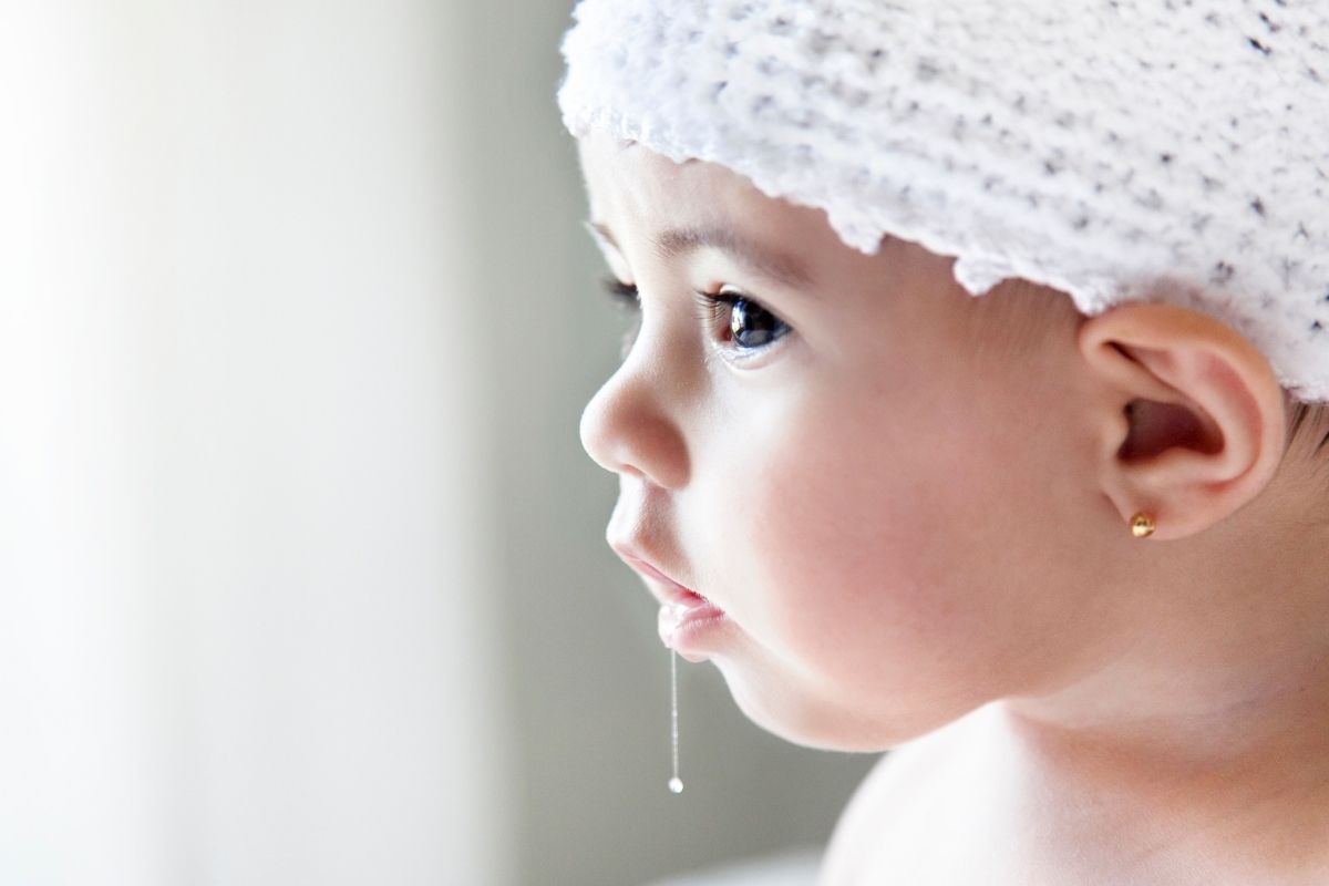 तुमचं मूल अजून लाळ गाळतंय का? समज-गैरसमज खूप आहेत, नेमकी माहिती समजून घ्या