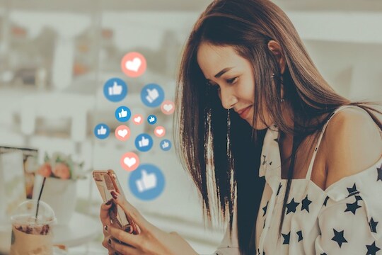 तुमच्यावरही digital detox होण्याची वेळ आलीय का बघा; मोबाईल-सोशल मीडियानं हे मानसिक आजार वाढलेत