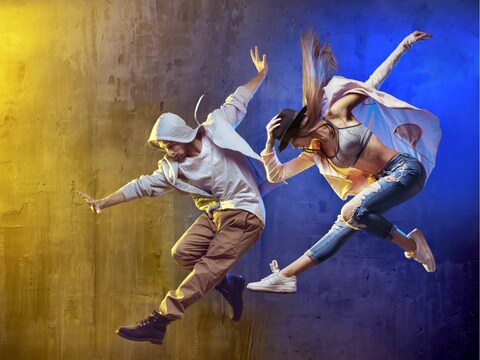 29 एप्रिल 1982 रोजी, UNESCO च्या इंटरनॅशनल थिएटर इन्स्टिट्यूटच्या आंतरराष्ट्रीय नृत्य समितीने महान नृत्यांगना जीन-जॉर्जेस नवारेच्या वाढदिवसानिमित्त हा दिवस साजरा करण्याची घोषणा केली होती. 