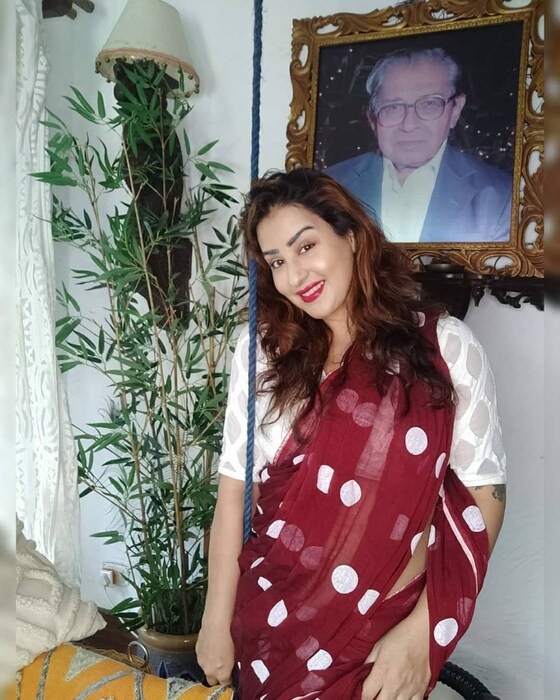  रिलेशनशिपबद्दल पुढे बोलताना ती म्हणाली की, 'आज मला बरीच नाती तुटताना दिसत आहेत. मला समजत नाही की 10 वर्षे चाललेलं नातं का चालत नाही. कदाचित इंकम्पॅटिबलिटी हे एक कारण असावं. 