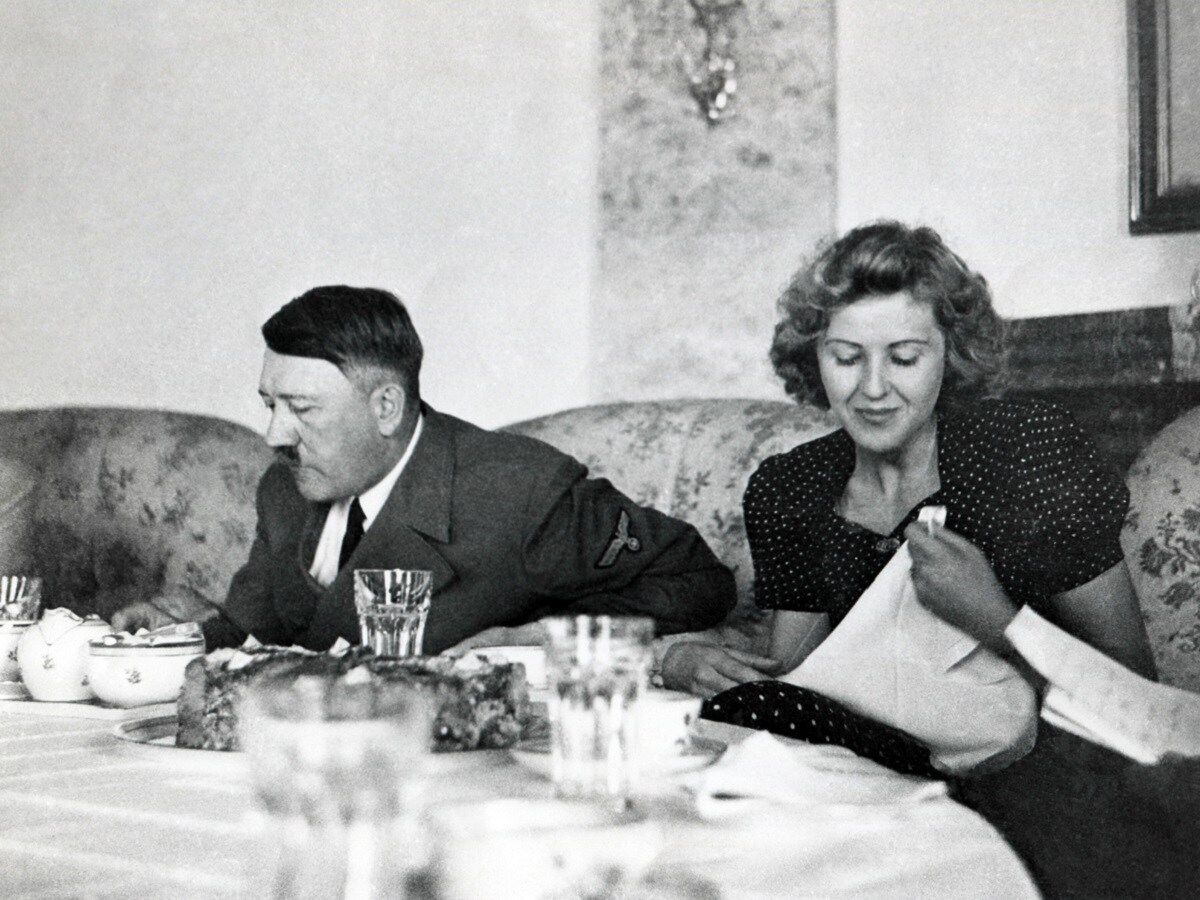 हिटलरने (Adolf Hitler) त्याच्या प्रेयसीसोबत आत्महत्या केली. (प्रतिकात्मक फोटो: shutterstock)