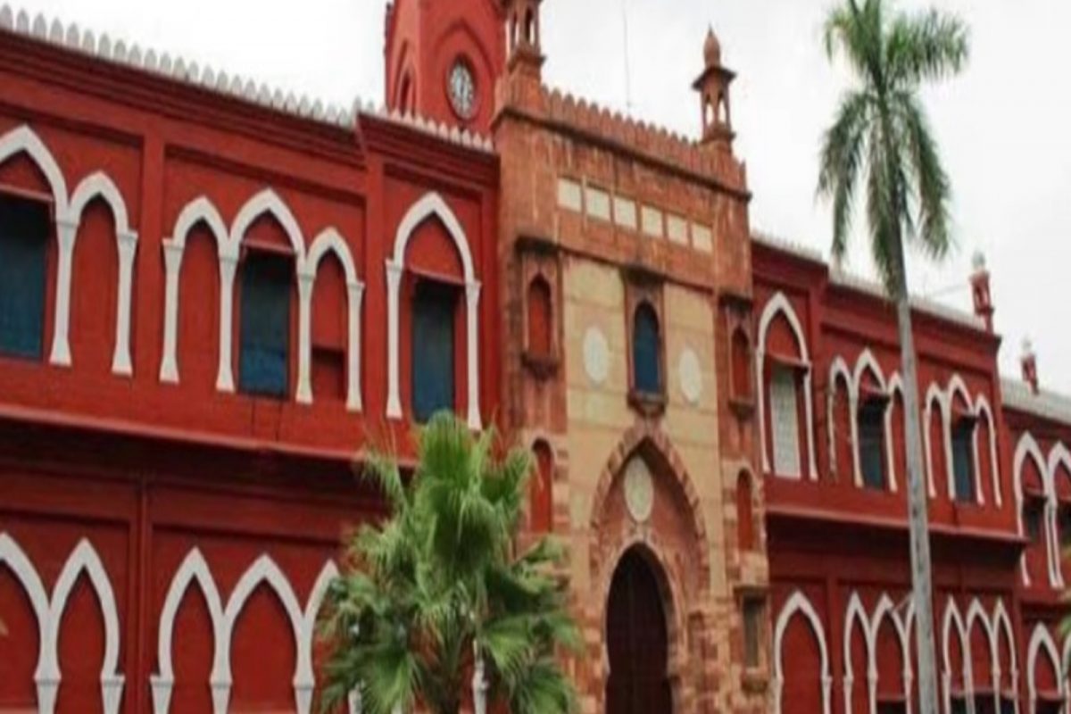 अलिगड मुस्लिम विद्यापीठात प्राध्यापकाकडून हिंदू देव-देवतांबबात आक्षेपार्ह गोष्टींची शिकवण, सोशल मीडियात संतापाची लाट