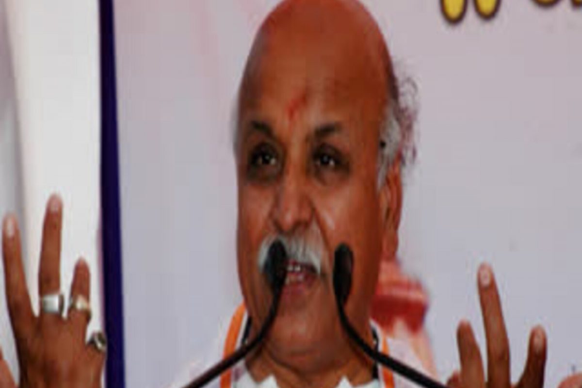 महाराष्ट्रात भाजप सरकार होतं त्यावेळी भोंगे का हटविले नाही? प्रवीण तोगडियांचा सवाल