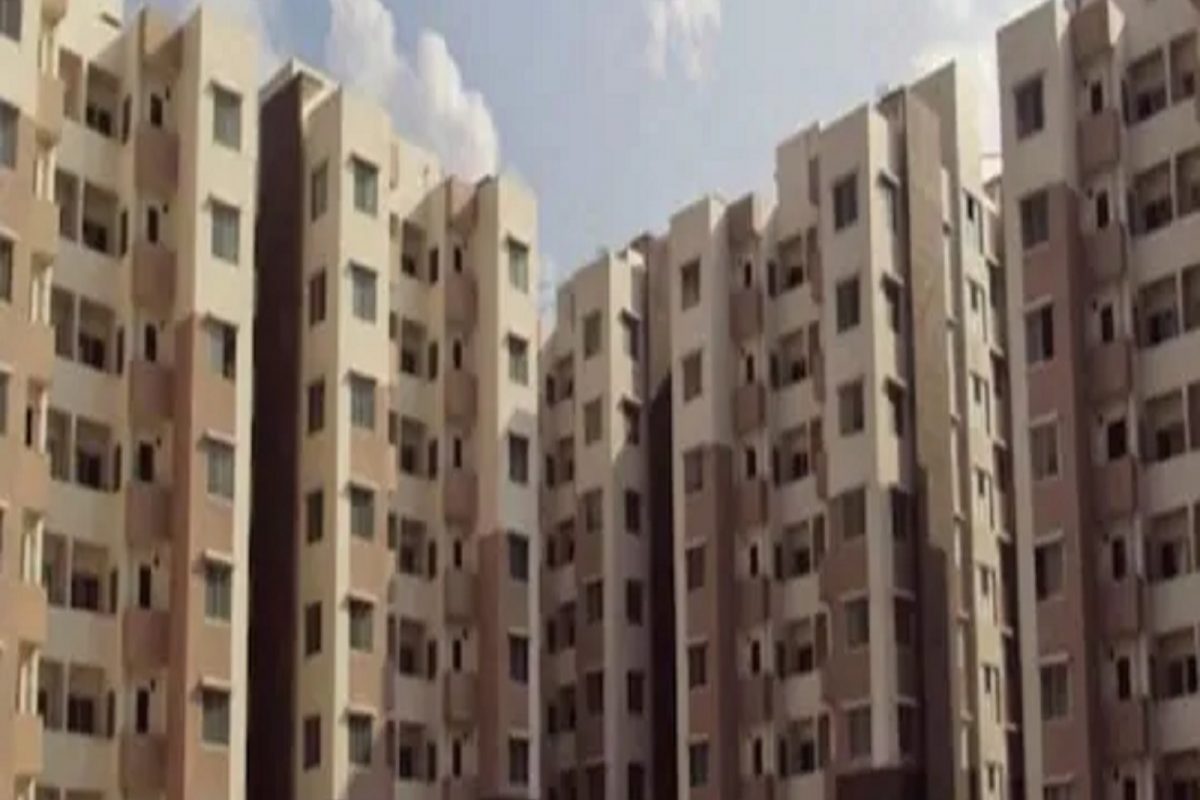 Property Tips: घर खरेदी करण्यापूर्वी 'ही' महत्त्वाची कागदपत्रं नीट तपासा; फसवणूक होण्यापेक्षा सावध राहा