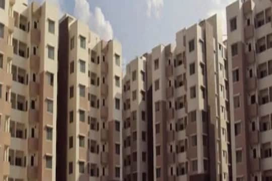 ...एक क्षण थांबली अन् डॉक्टर महिलेने पोटच्या 4 वर्षांच्या लेकाला चौथ्या मजल्यावरुन फेकलं, भयंकर Video