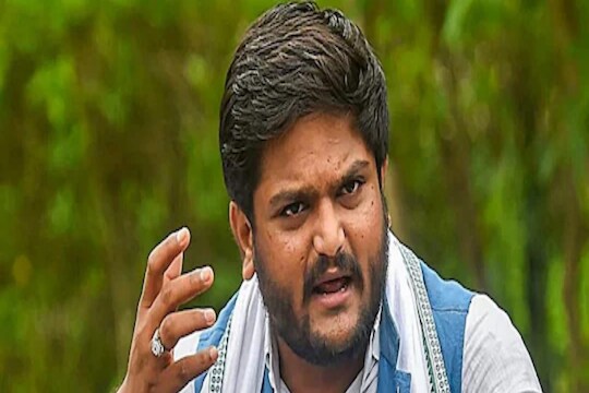 गुजरात विधानसभा निवडणुकीपूर्वी Congress ला मोठा झटका, हार्दिक पटेलांचा पक्षाला रामराम