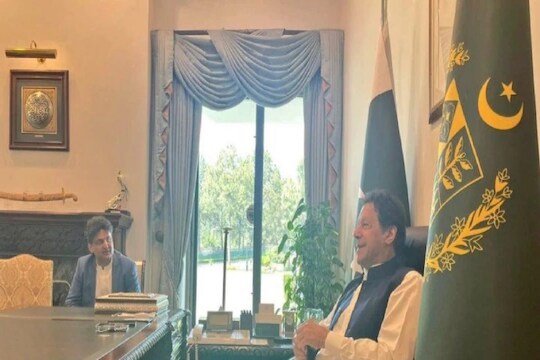 NO-Confidence Motion Against Imran Khan: शेवटच्या बॉलवर इम्रान खान यांचा 'सिक्स', सरकारविरुद्धचा अविश्वास प्रस्ताव संसदेत फेटाळला