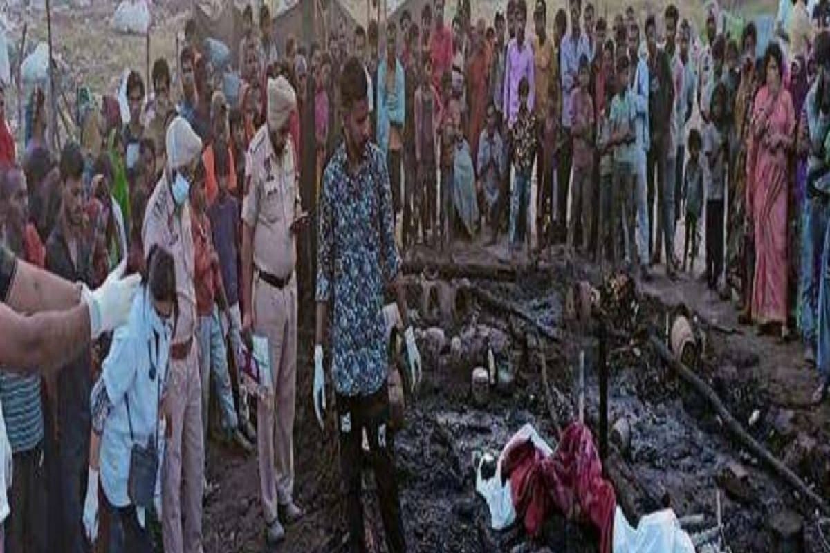 झोपडीला लागलेल्या आगीत अख्खं कुटुंब जिवंत जळालं, 7 जणांचा होरपळून मृत्यू; मृतांमध्ये पाच चिमुरडे