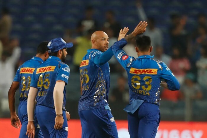 पहिल्या 3 मॅच गमावल्यानंतर मुंबईसाठी आता सर्व मॅच महत्त्वाच्या आहेत. मुंबईची पुढील मॅच शनिवारी (9 एप्रिल) रॉयल चॅलेंजर्स बँगलोरशी होणार आहे. मुंबईला ही मॅच जिंकण्यासाठी कॅप्टन रोहित शर्मासह सर्वच खेळाडूंनी त्यांच्या क्षमतेनुसार खेळ करणे आवश्यक आहे. 