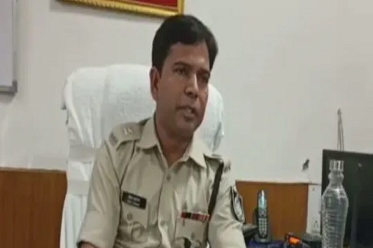 पोलिसांचा अजब कारभार; एका वर्षाच्या मुलाला केलं आरोपी, आता प्रकरण अंगाशी आल्यावर सांगतात...