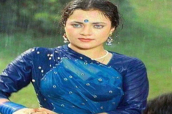 राम तेरी गंगा मैली या पहिल्याच सिनेमाने मंदाकिनी रात्रीत सुपरस्टार झाली. त्यानंतर काही सिनेमे केले आणि अचानक बॉलिवूडमधून गायब झाली. 