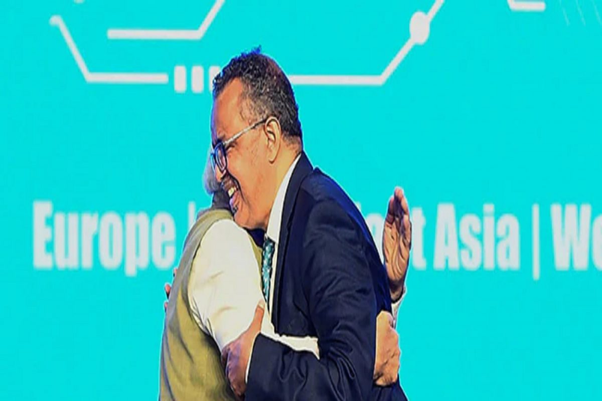 WHO प्रमुखांचं 'केम छो' ऐकल्यानंतर पंतप्रधान मोदींनी त्यांना करून टाकलं 'तुलसीभाई', पाहा VIDEO