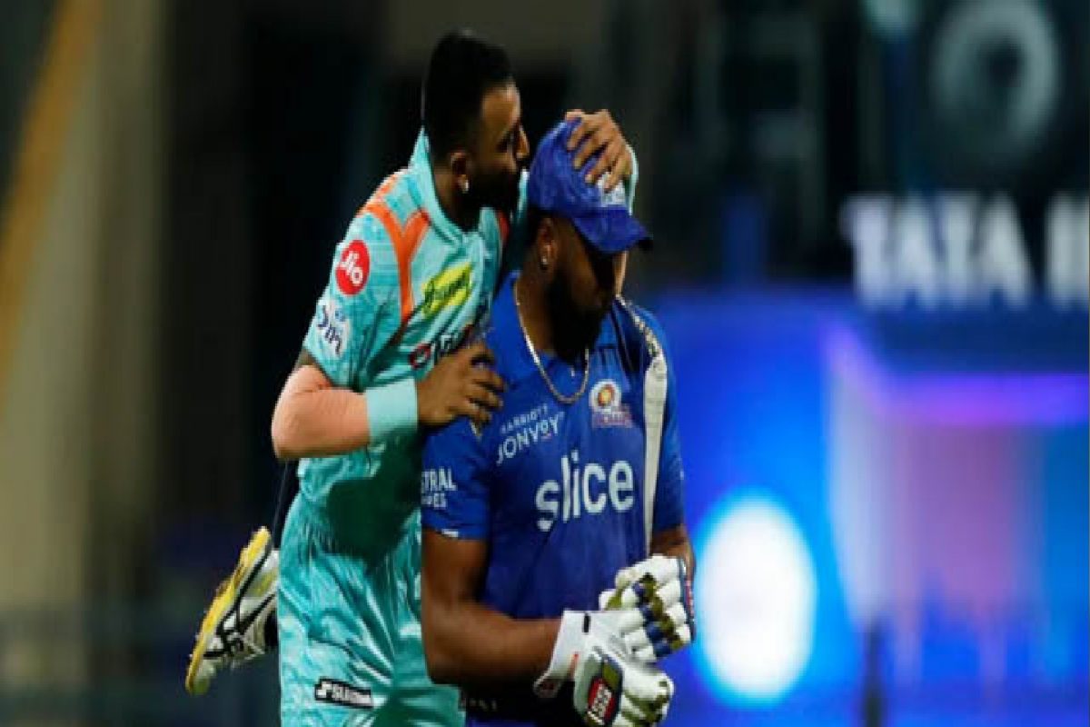 IPL 2022 : कृणाल पांड्यानं केलं पोलार्डला Kiss, मैदानातील टेन्शनमध्येही दिसलं दोघांमधील प्रेम! VIDEO