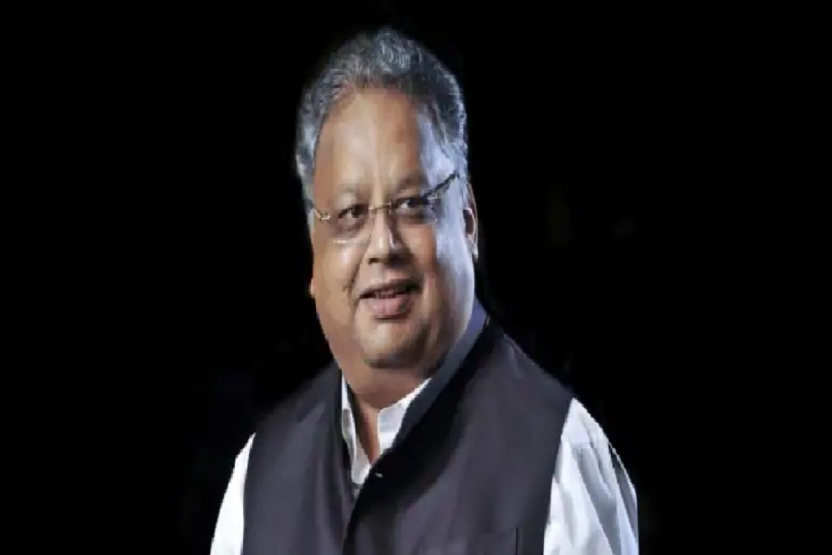 Rakesh Jhunjhunwala यांनी 'या' बँकेत वाढवली आपली हिस्सेदारी; वर्षभरात आधीच दिलाय 70 टक्के परतावा
