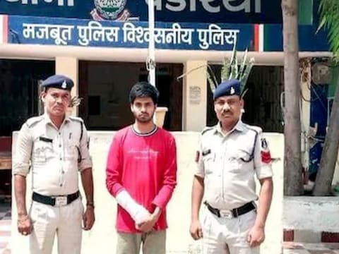 Chhattisgarh crime: छत्तीसगडमधील कावर्धा जिल्ह्यातील पंडरिया पोलिसांनी (Pandaria police) एका अल्पवयीन मुलीवर बलात्कार (rape) करणाऱ्या आरोपीला अटक केली आहे. अलीसान खान असे आरोपीचे नाव आहे. 