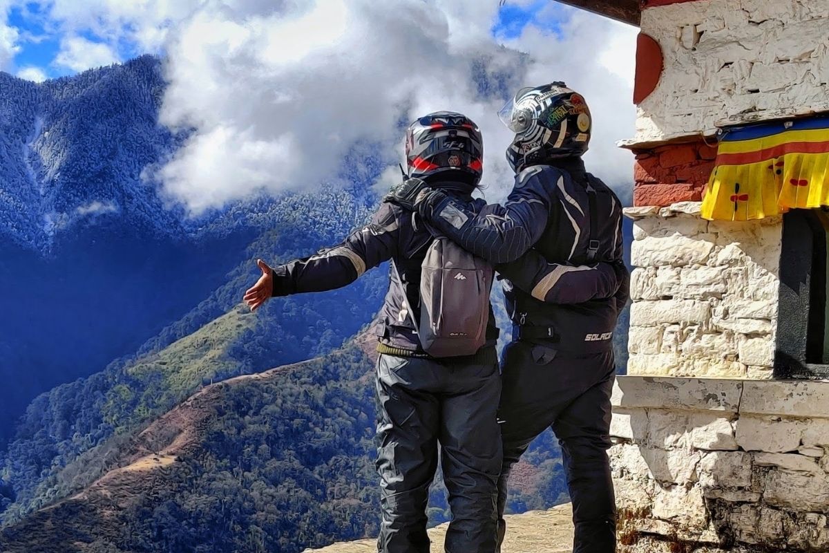 Bike rider couple | बाईक रायडर कपलच्या हनिमून ट्रिपची जगावेगळी स्टोरी! वाचून तुम्हालाही वाटेल हेवा