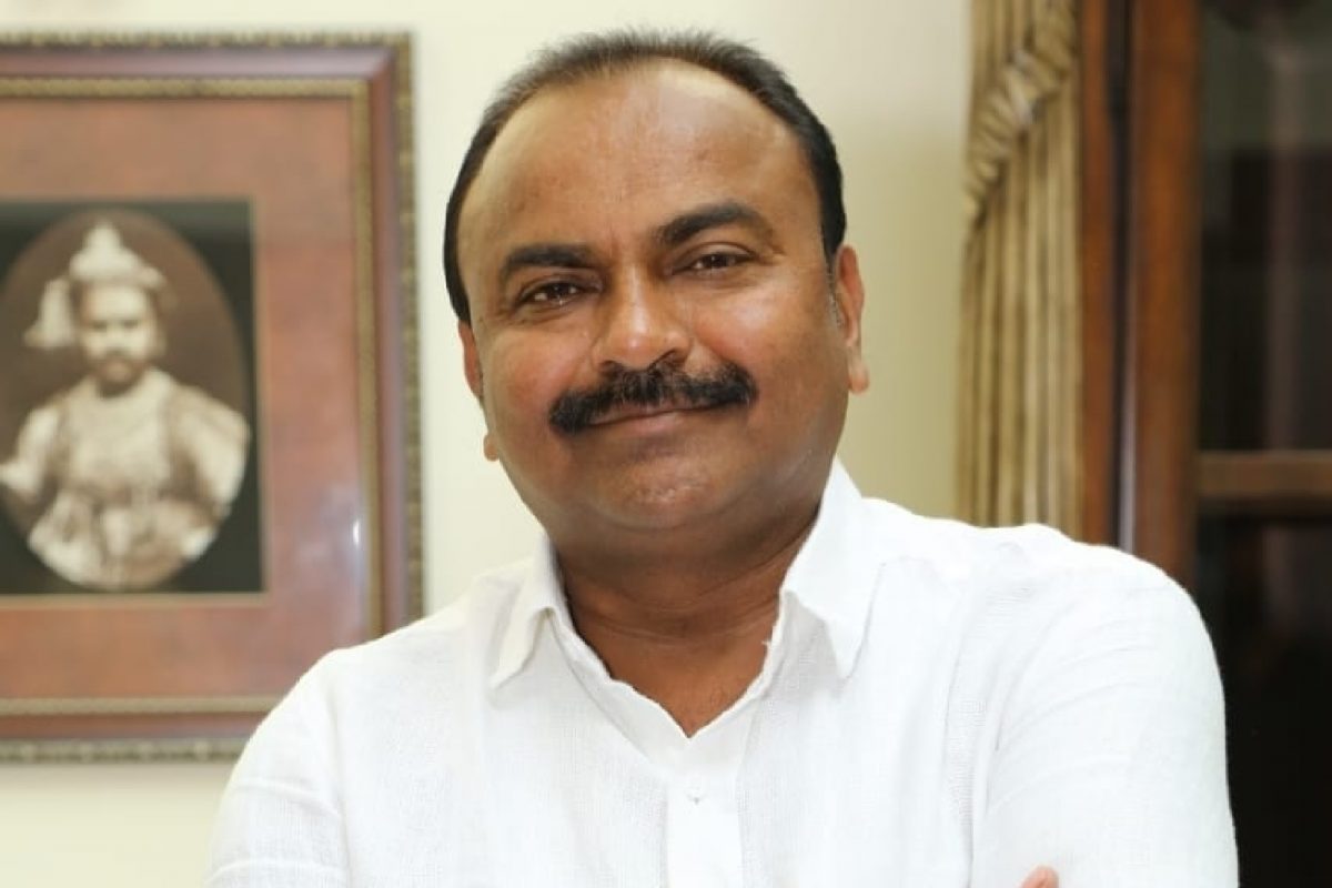 वृतपत्राच्या संपादकावर प्राणघातक हल्ला, 10- 12 जणांच्या टोळीकडून गाडी अडवून मारहाण; प्रकृती गंभीर