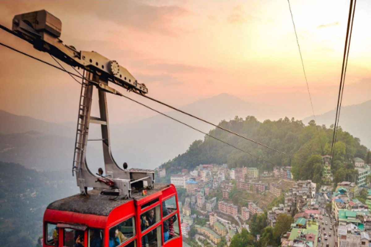 आता हवेतून प्रवासाचं लक्ष्य! डोंगर-दऱ्यांमध्ये 'Cable car'ने तासाला 8000 लोक प्रवास करणार