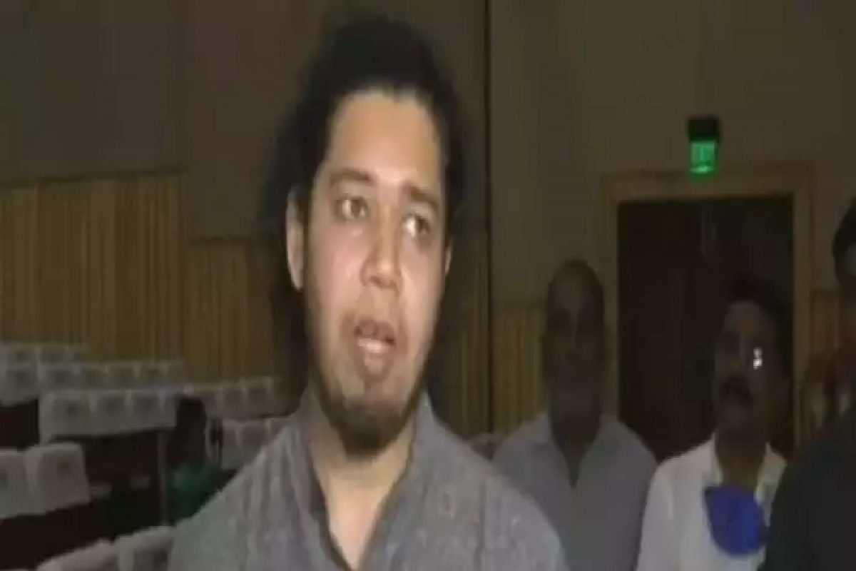 ''केतकी चितळेची पवारांविषयीची FB पोस्ट अतिशय...'', सुजात आंबेडकरांची प्रतिक्रिया