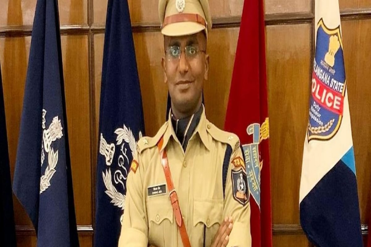 IPS अधिकाऱ्यानं खेळली जबरदस्त खेळी, Facebook वर रिक्वेस्ट Accept करताच आरोपी अडकला जाळ्यात अन्...