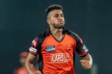विश्वविजेत्या गोलंदाजाने वेगवान गोलंदाज उमरान मलिकचे टोचले कान, म्हणाला.. विश्वविजेत्या गोलंदाजाने वेगवान गोलंदाज उमरान मलिकचे टोचले कान, म्हणाला..