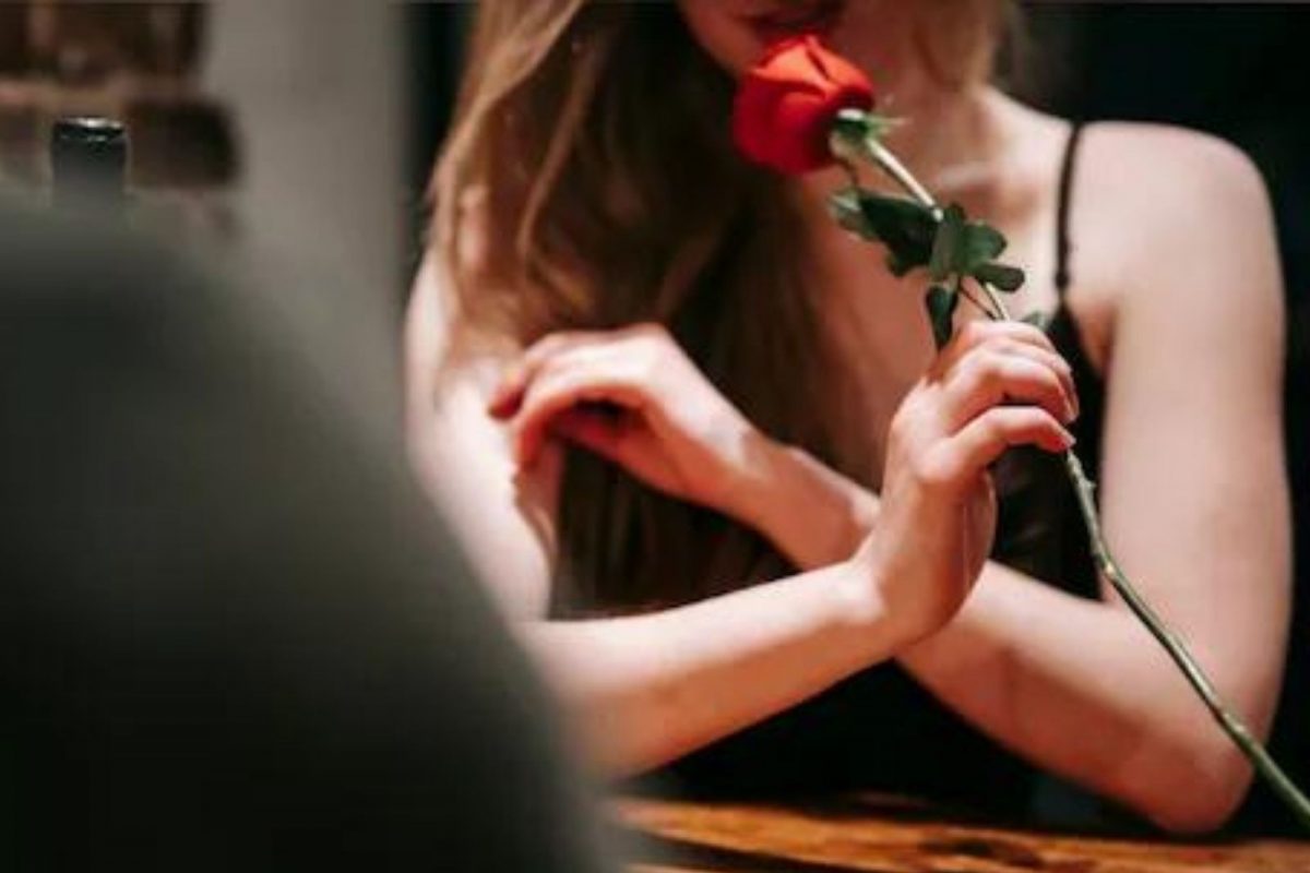 मोफतचं जेवण मिळवण्यासाठी महिलेचा प्रताप; 16 दिवस दररोज वेगवेगळ्या पुरुषांसोबत डेटवर गेली पण....