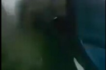 VIDEO: कार चालवतानाच चालकाला लागली झोप; फुटपाथवर सिगारेट ओढत होती तरुणी, अन्... VIDEO: कार चालवतानाच चालकाला लागली झोप; फुटपाथवर सिगारेट ओढत होती तरुणी, अन्...