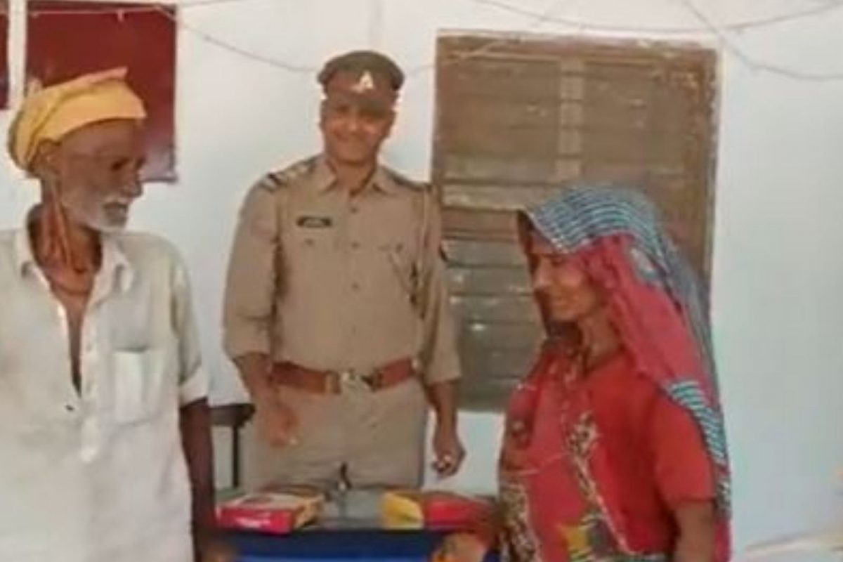 VIDEO : वृद्ध जोडप्याचं भांडणं थेट पोलीस ठाण्यात पोहोचलं; मग पोलिसांनी जे केलं ते पाहून व्हाल अवाक