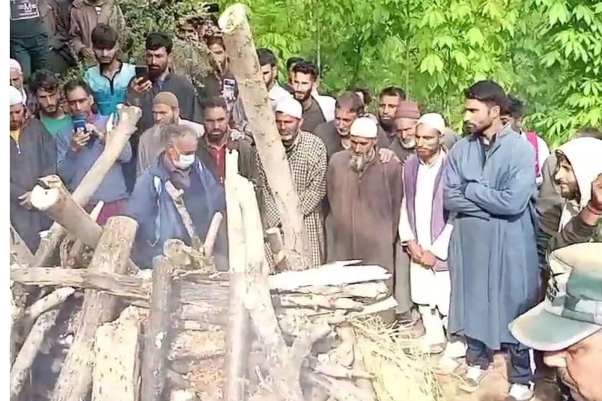 हाच खरा भारत! काश्मीर खोऱ्यात सर्वधर्म समभावाची प्रचिती, हिंदू महिलेच्या मृत्यूनंतर मुस्लीम बांधवांनी केलं हे काम