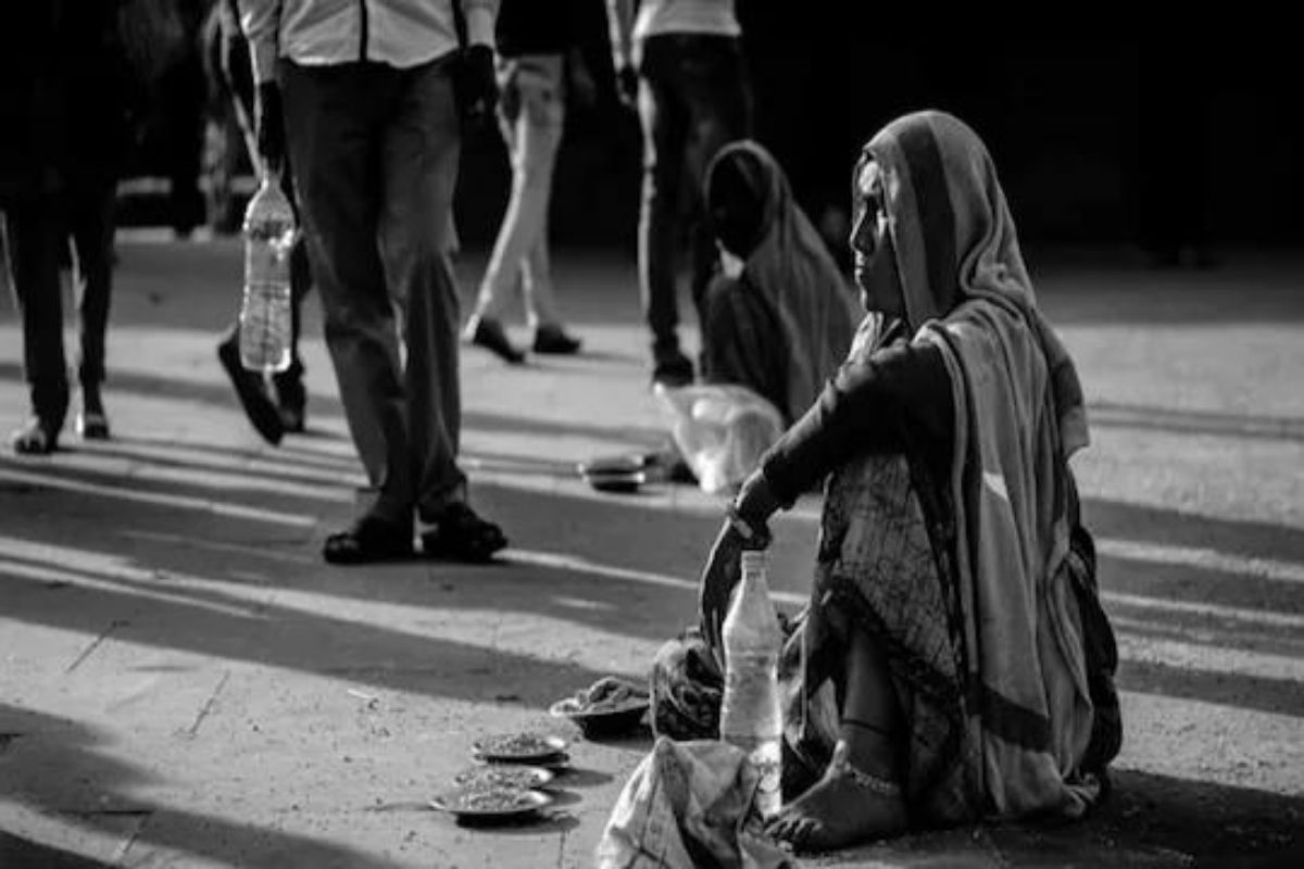 भीक मागून महिलेनं जमवले लाखो रूपये; या पैशांतून केलेलं काम जाणून वाटेल आश्चर्य