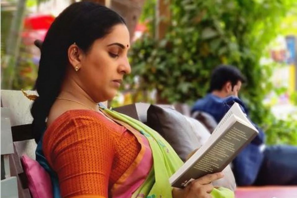 World Book Day 2022: 'आई कुठे काय करते' फेम अरुंधती आहे पक्की वाचनप्रेमी, सध्या वाचतेय 'ही' पुस्तके