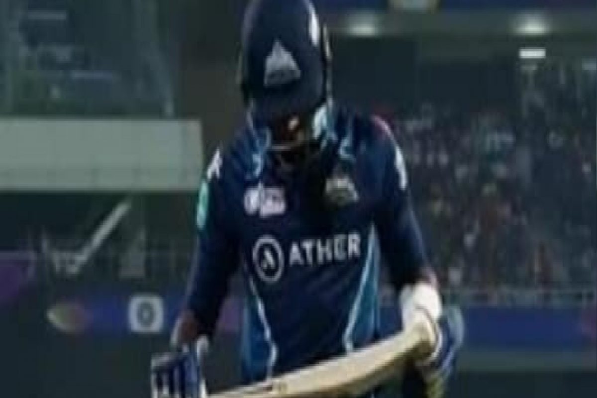 IPL 2022 : 'तर 10 खेळाडूंनाच खेळवा...' टीम इंडियाच्या खेळाडूबाबत फॅन्सनी दिला सल्ला