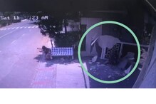 बिल्डींगचा स्लॅब महिलेच्या डोक्यातच कोसळला, CCTV मध्ये कैद झाला धक्कादायक Video बिल्डींगचा स्लॅब महिलेच्या डोक्यातच कोसळला, CCTV मध्ये कैद झाला धक्कादायक Video
