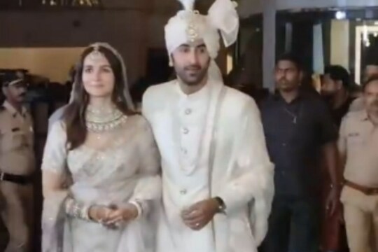 लग्नानंतर रणबीरने अस्सं काही केलं, आलियाच काय फोटोग्राफरही हबकला; Video होतोय Viral