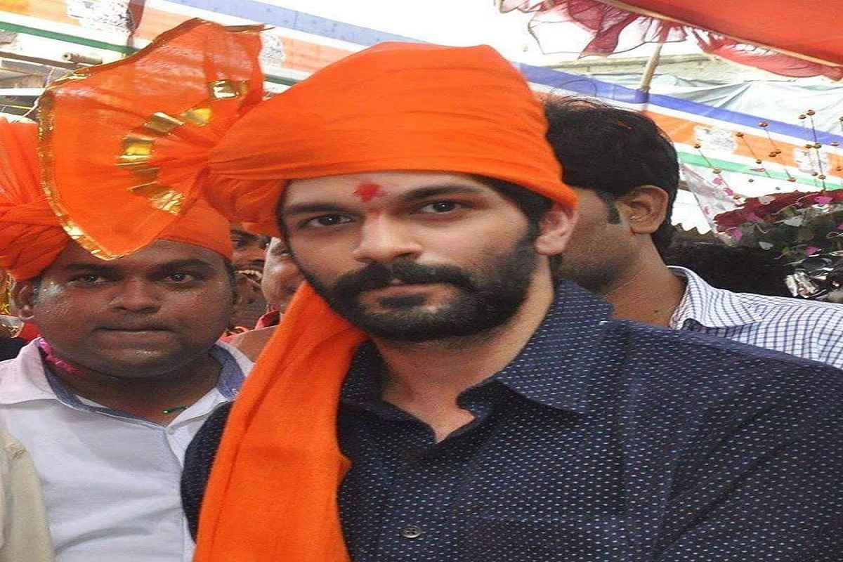 अमित ठाकरे पहिल्यांदाच पोहोचले चवदार तळ्यावर, बाबासाहेबांच्या पुतळ्याखाली लिहिलेलं 'ते' वाक्य भावलं