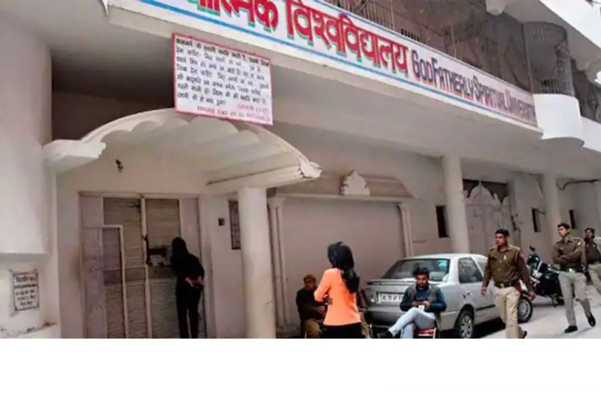 आश्रमात नग्न परेड, महिलांना उघड्यावर अंघोळ अनिवार्य; 80 महिलांसोबतच्या घृणास्पद कृत्याचा खुलासा