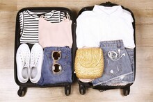 Study Abroad: परदेशात शिक्षणाला जाताना बॅगमध्ये नक्की ठेवा 'या' गोष्टी; अन्यथा..
