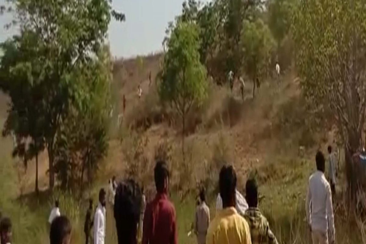 बीडच्या वडवणी तालुक्यातील उपळीमध्ये ज्योतिबाच्या यात्रा पार पडली. पण यात्रेला गालबोट लागले.