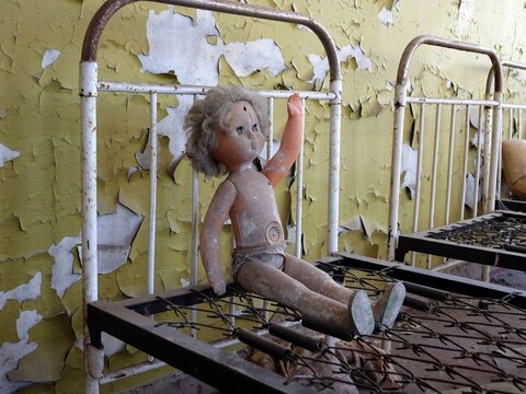 चेर्नोबिल दुर्घटना (nuclear disaster at chernobyl) ही अणुप्रकल्प योग्यरित्या हाताळला गेला नाही तर किती मोठा विनाश होऊ शकतो याची कायम जाणीव करुन देणार घटना आहे.

